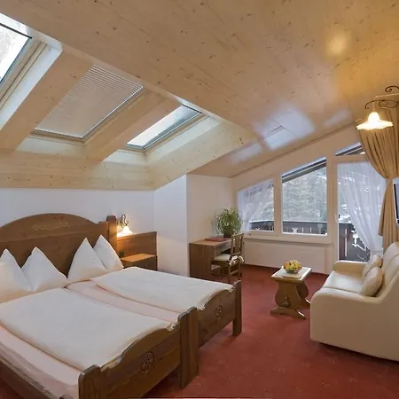 Antika Hotel 3*