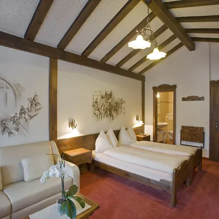 Hotel Antika 3*
